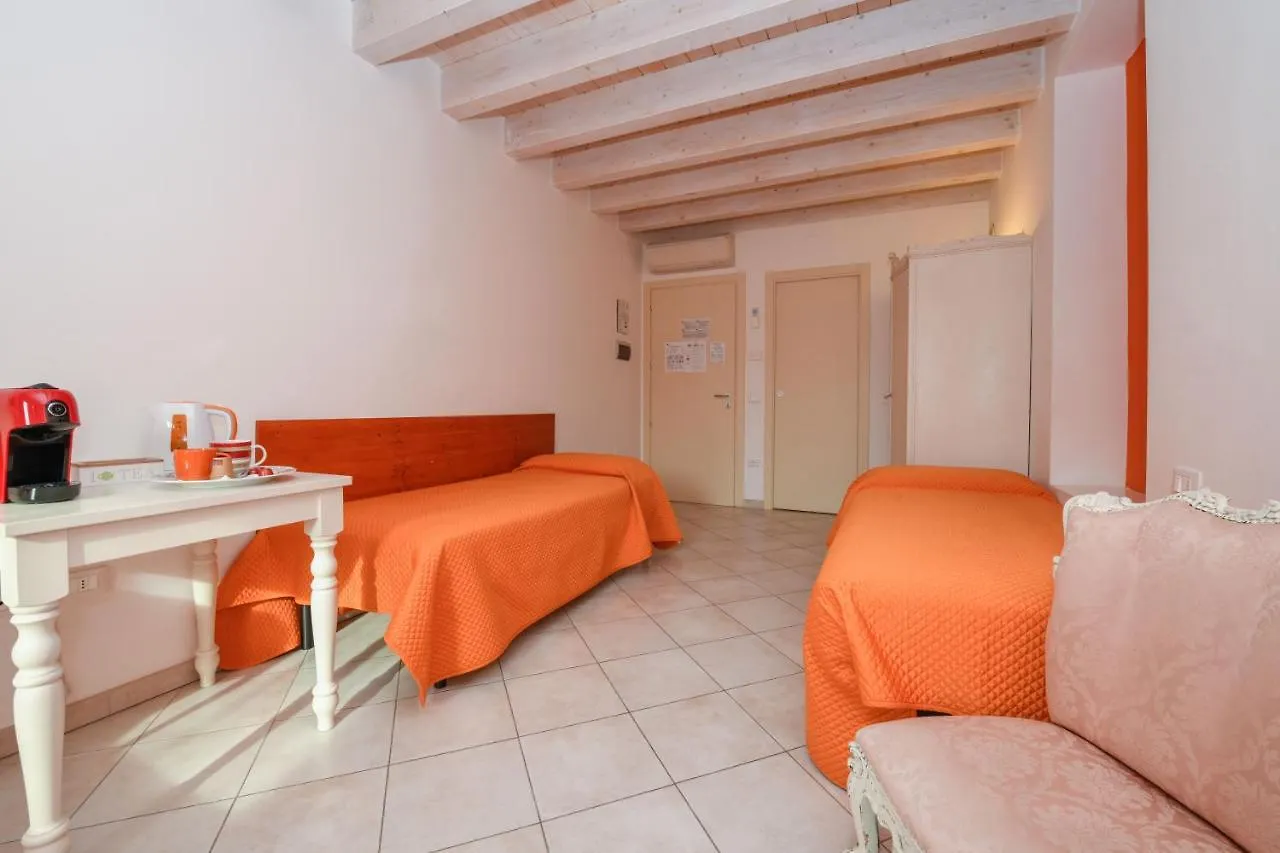 Le Reve - Lake View Rooms Sirmione Bed & Breakfast