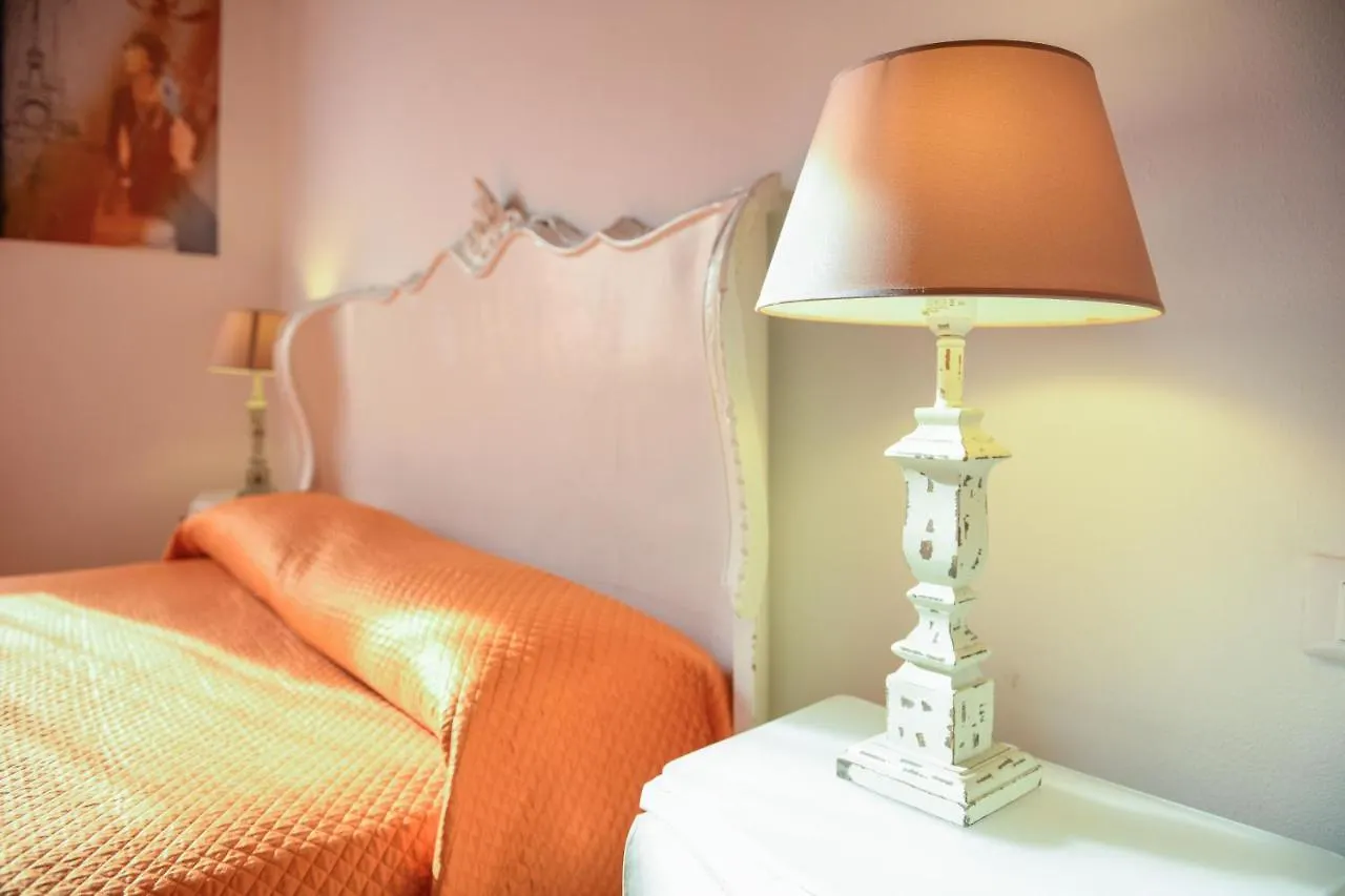 Le Reve - Lake View Rooms Sirmione Bed & Breakfast